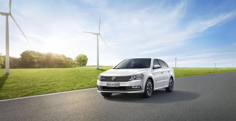  Volkswagen Lavida BlueMotion 2015 года  (фото 1 из 4)